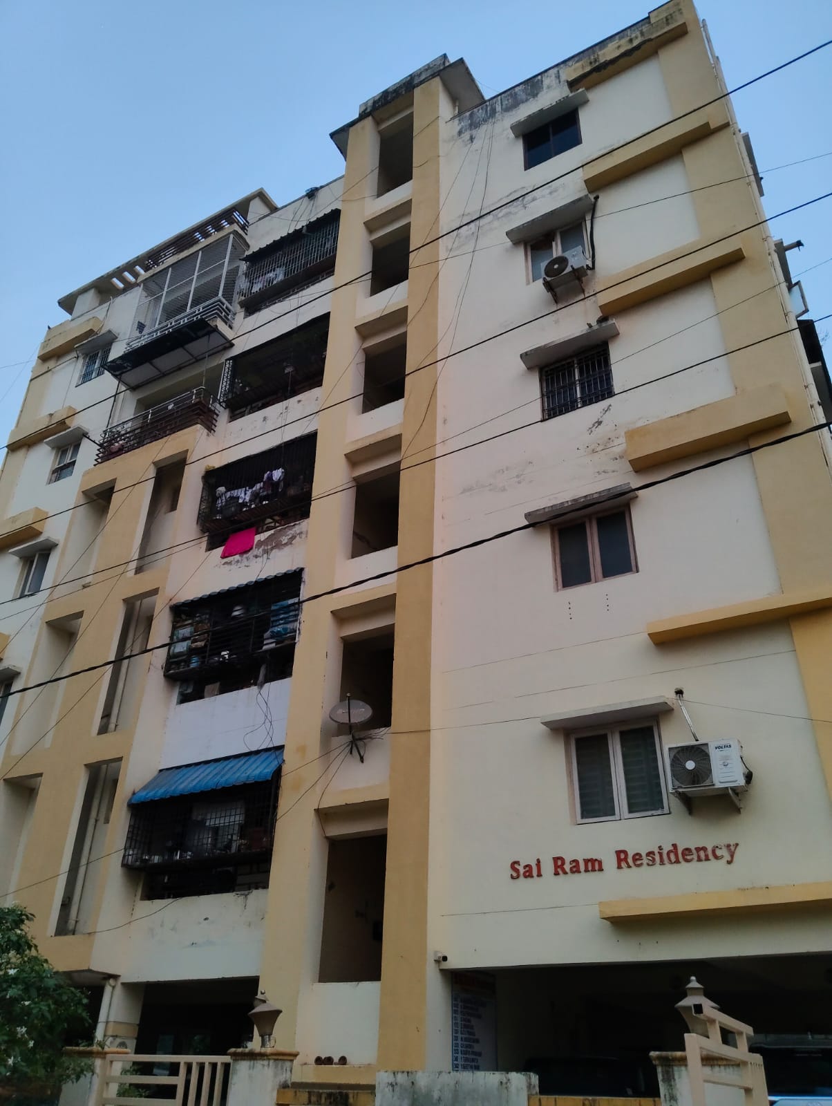 Apartment in 80 Feet Road — photo 4