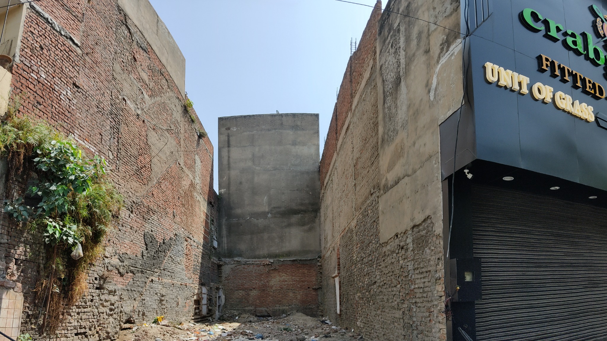 Main road Plot near Mariyampur Chauraha, Sarojini Nagar. — photo 1