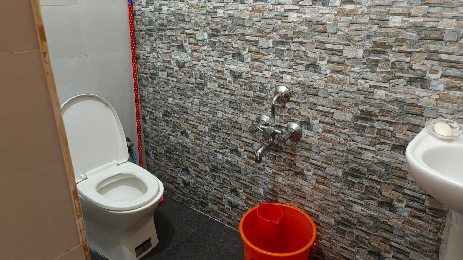 Thazhe Chovva Apartment - Image 6