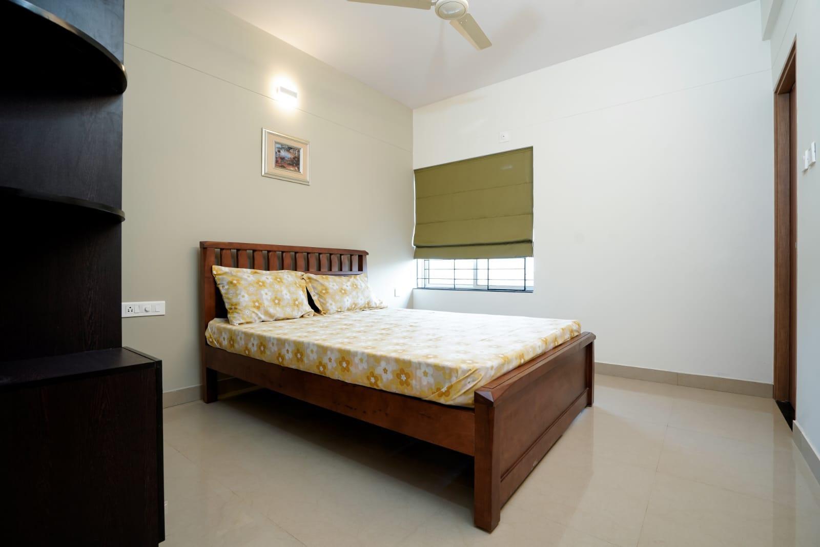 Queens Courtyard - Image 3