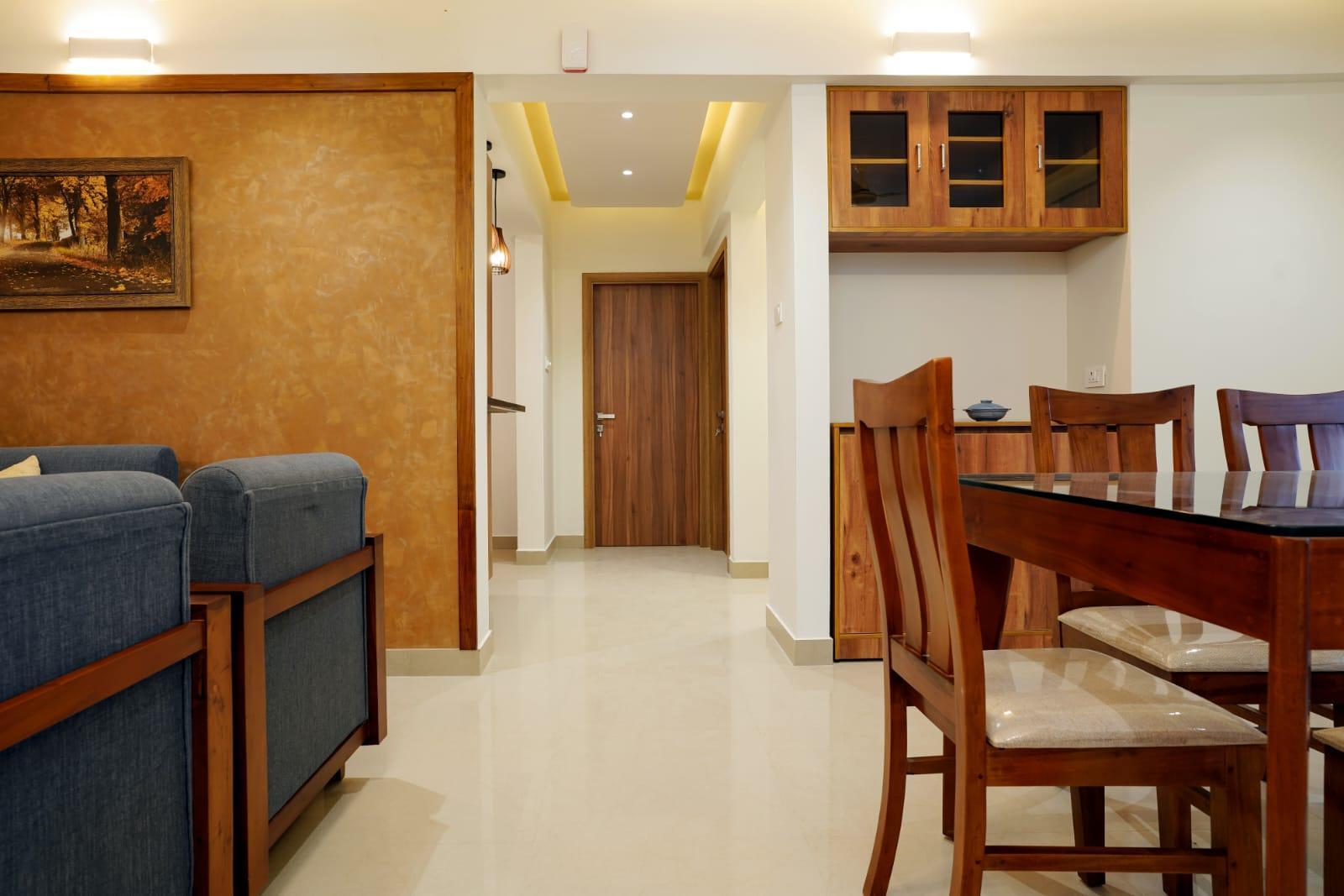 Queens Courtyard - Image 2