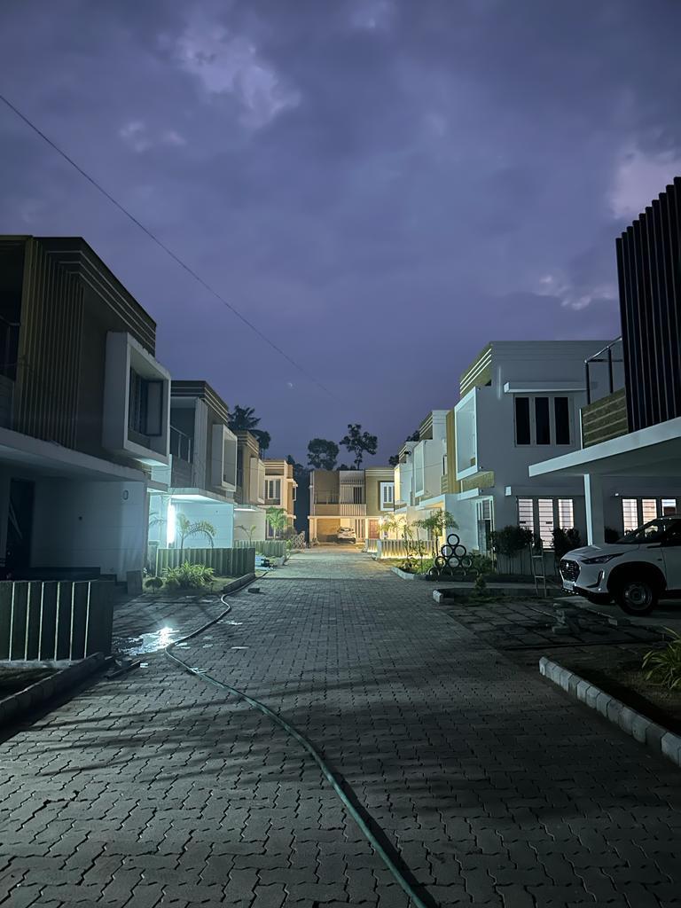 Queensmead - Image 2