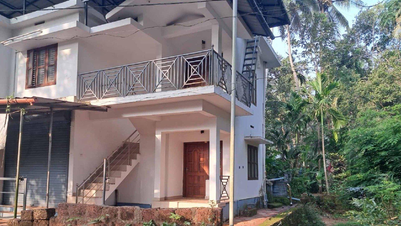House at Azhiyoor — photo 9