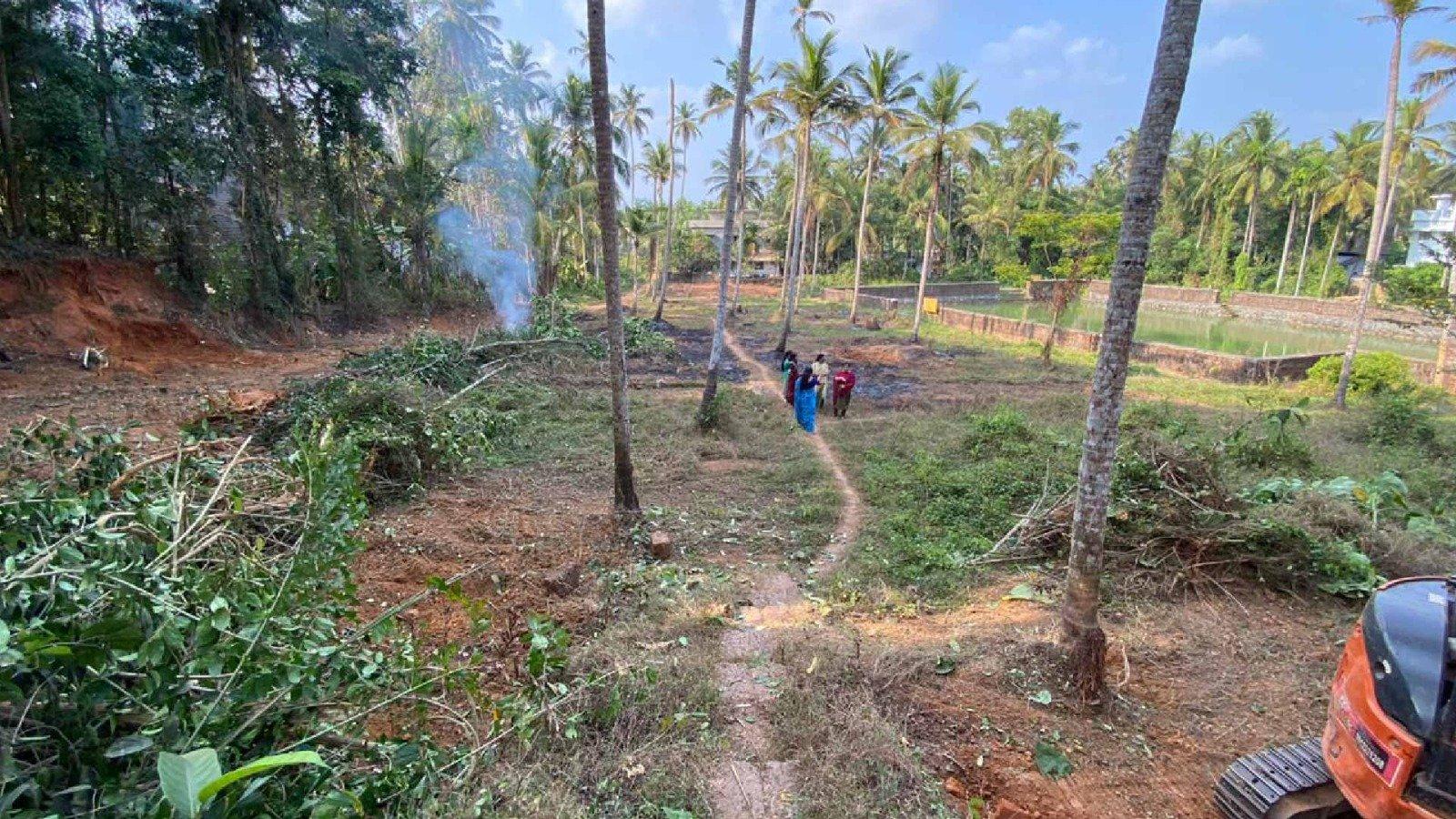 Plot At Engayilpeedika - Image 6