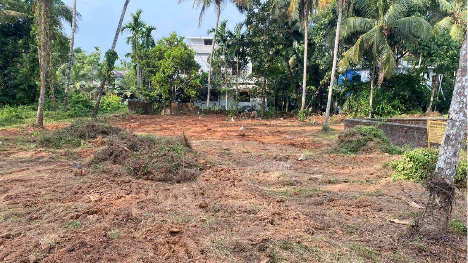 Plot At Engayilpeedika - Image 3