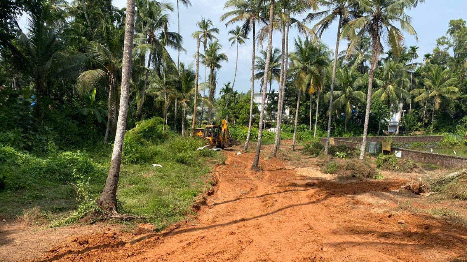 Plot At Engayilpeedika - Image 2