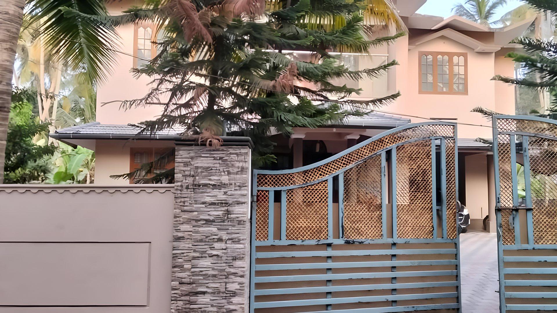 House At Nidumbram — photo 13