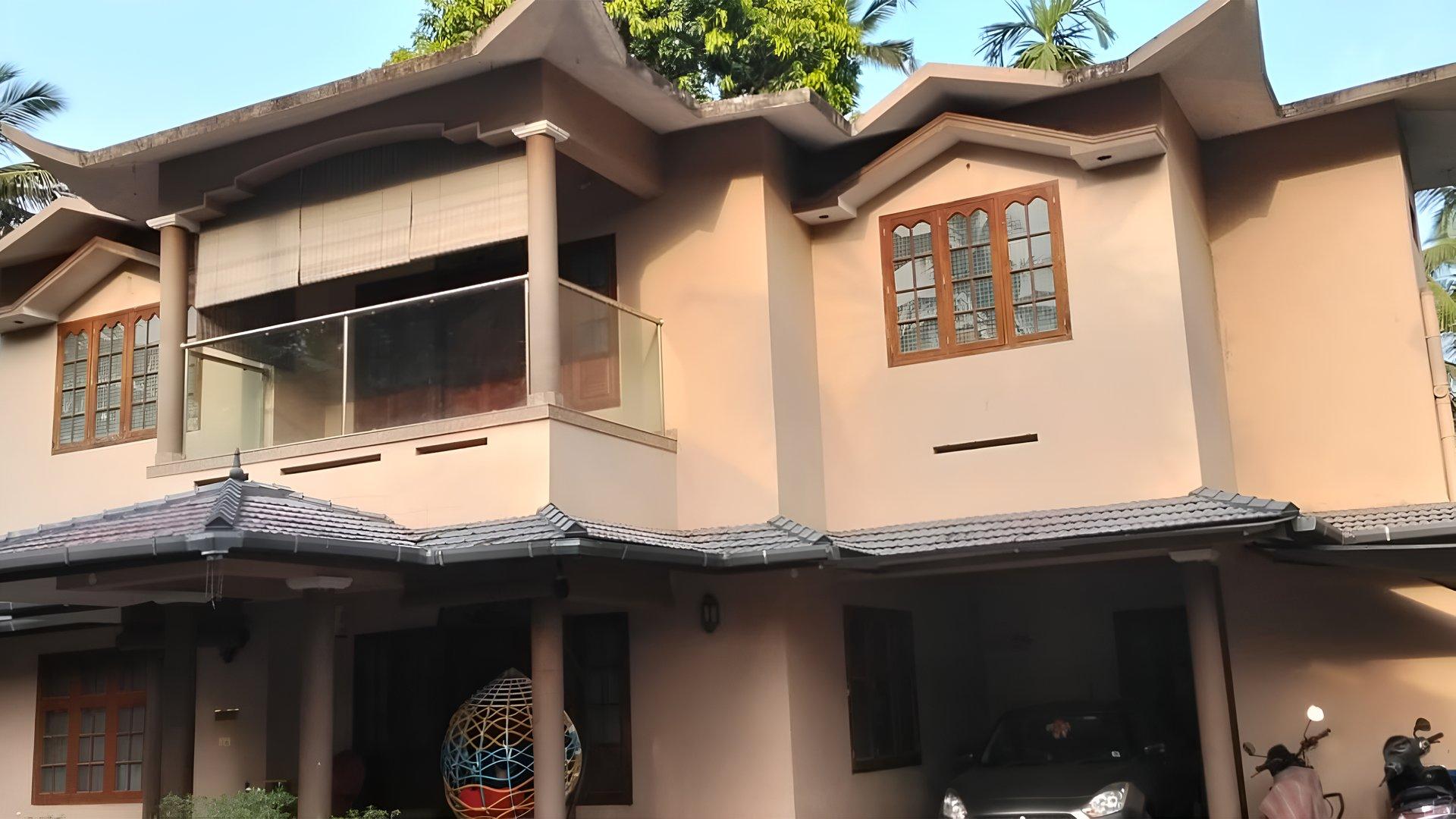 House At Nidumbram - Image 6