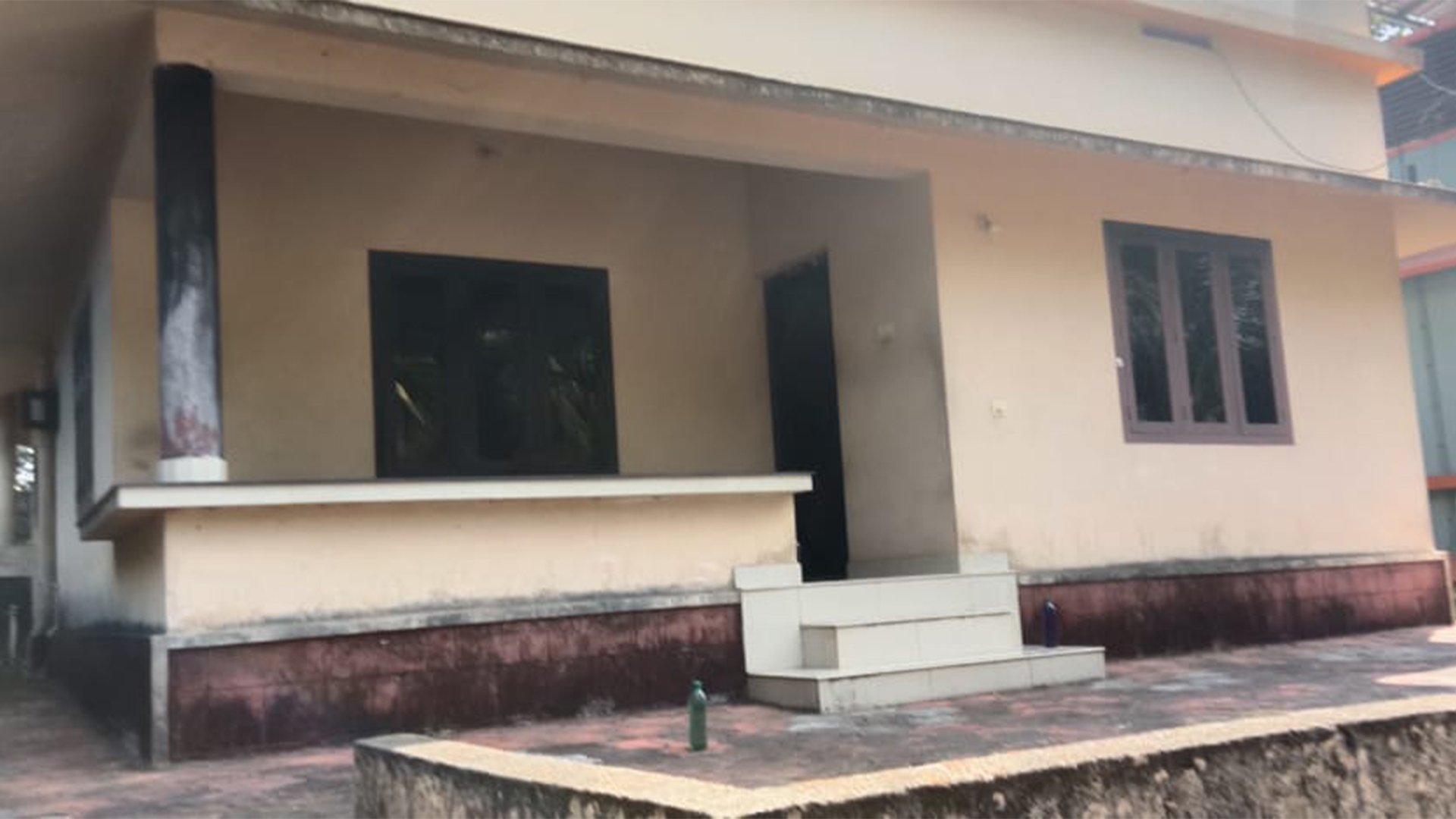 House At Manjeri - Image 5