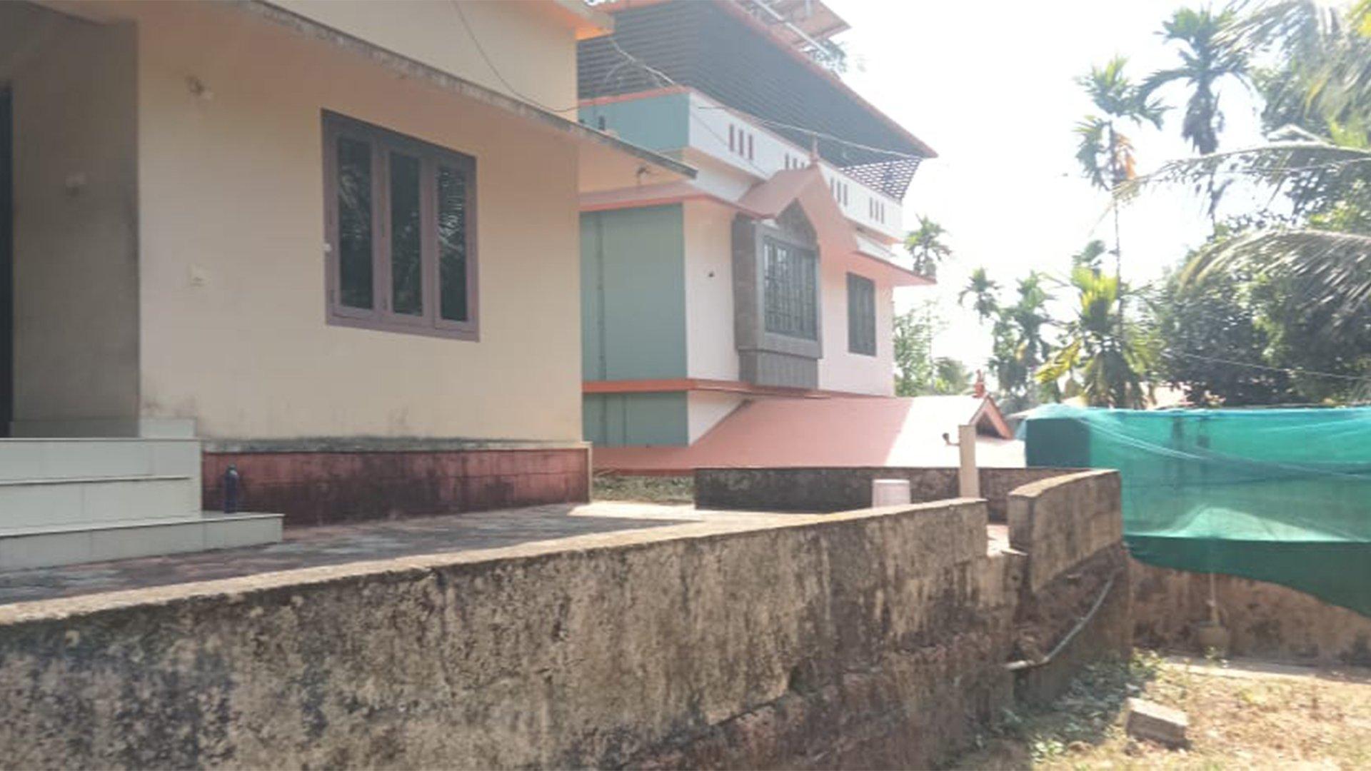 House At Manjeri - Image 2