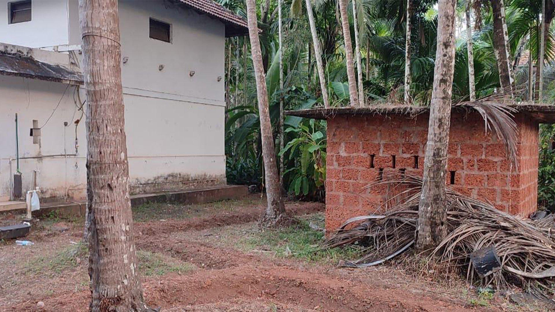 Plot With House At Dharmadam — photo 10