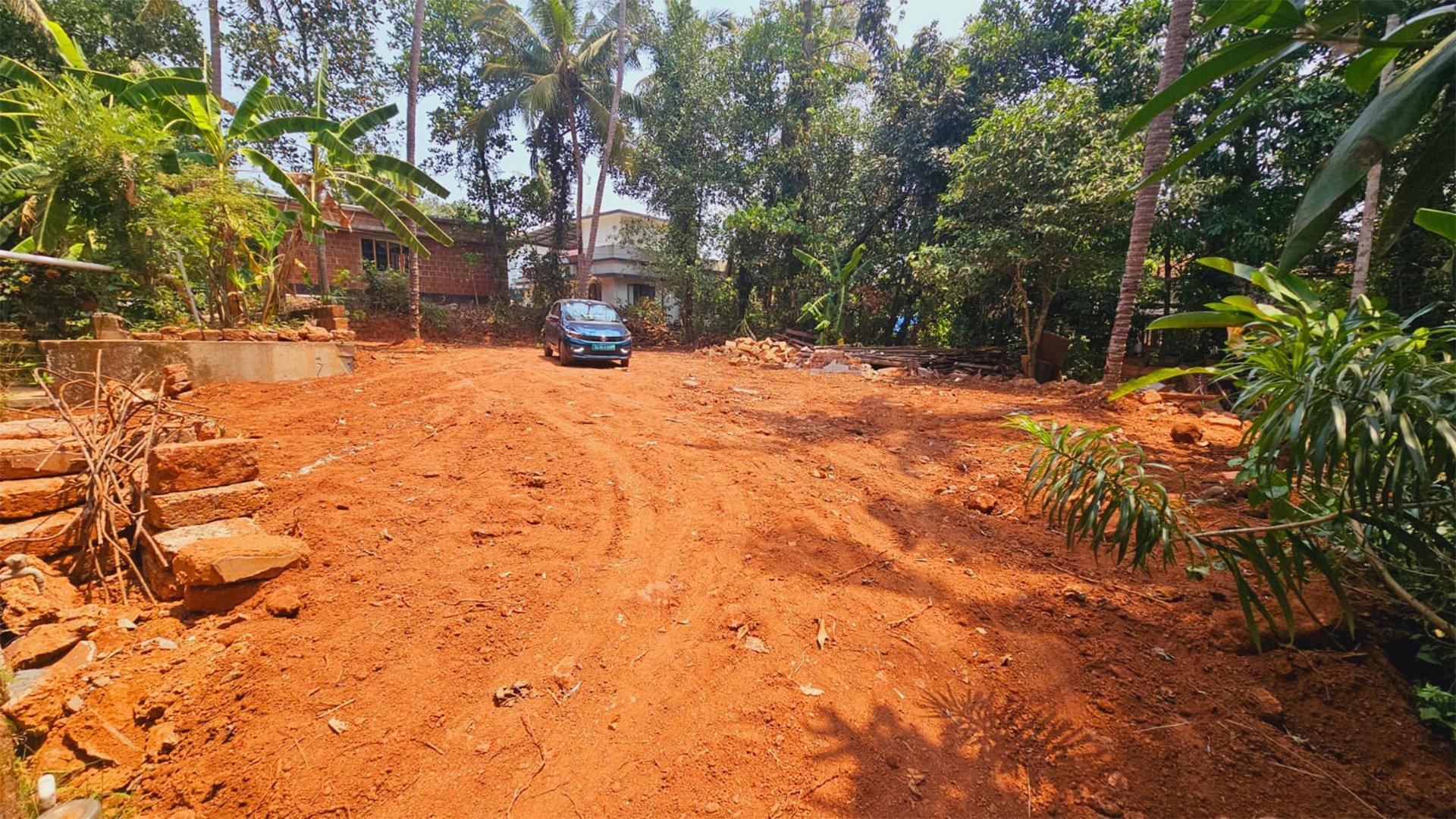 Plot At Puzhathi - Image 2