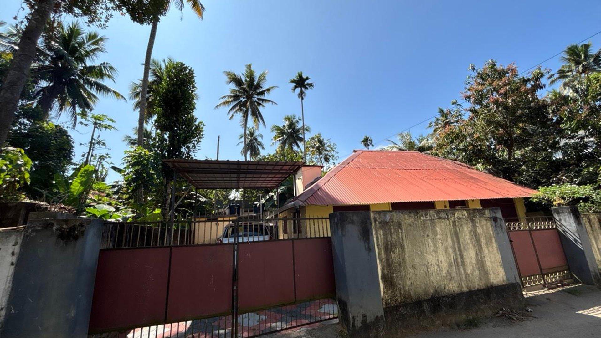 House At Chirayinkeezhu - Image 4