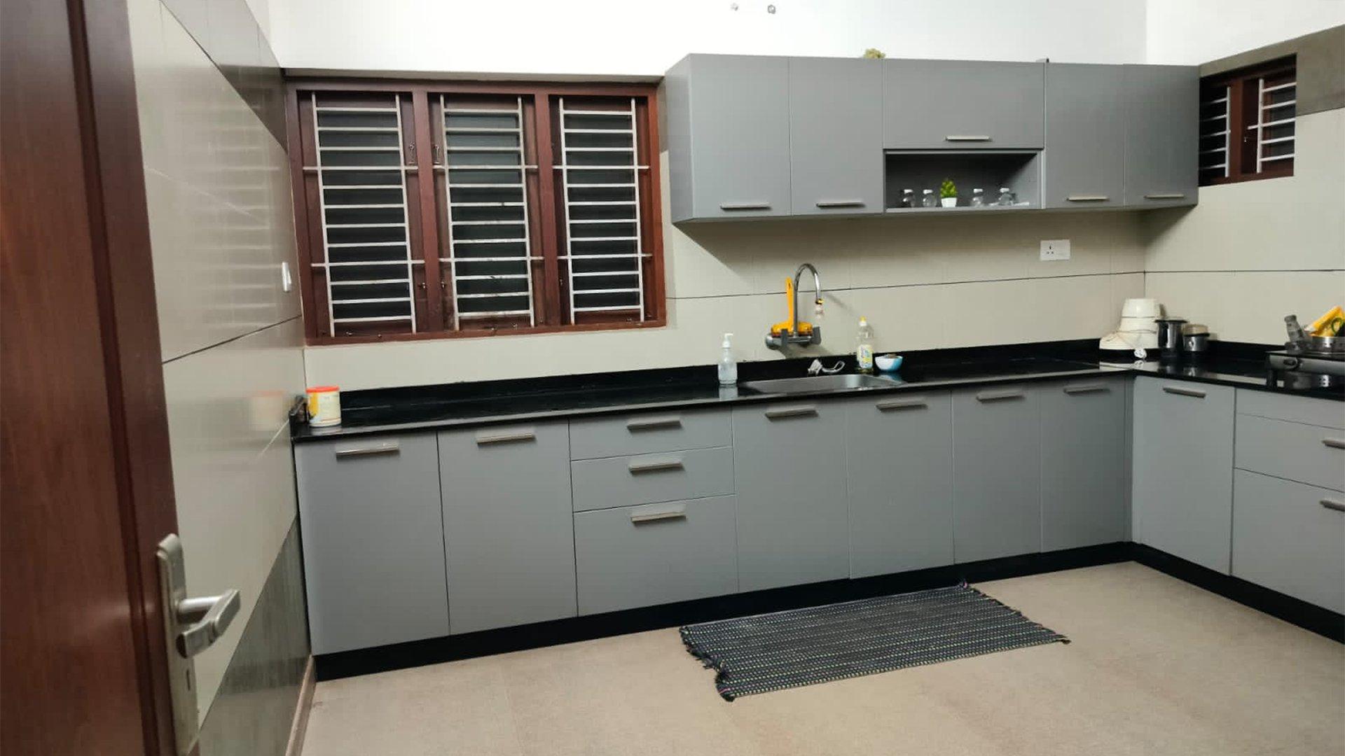 House At Thazhe Chovva - Image 4