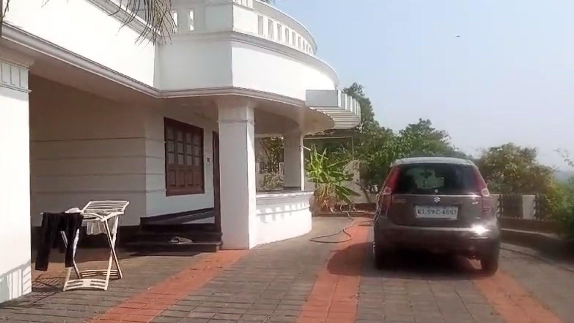 House At Kodaparamba - Image 2