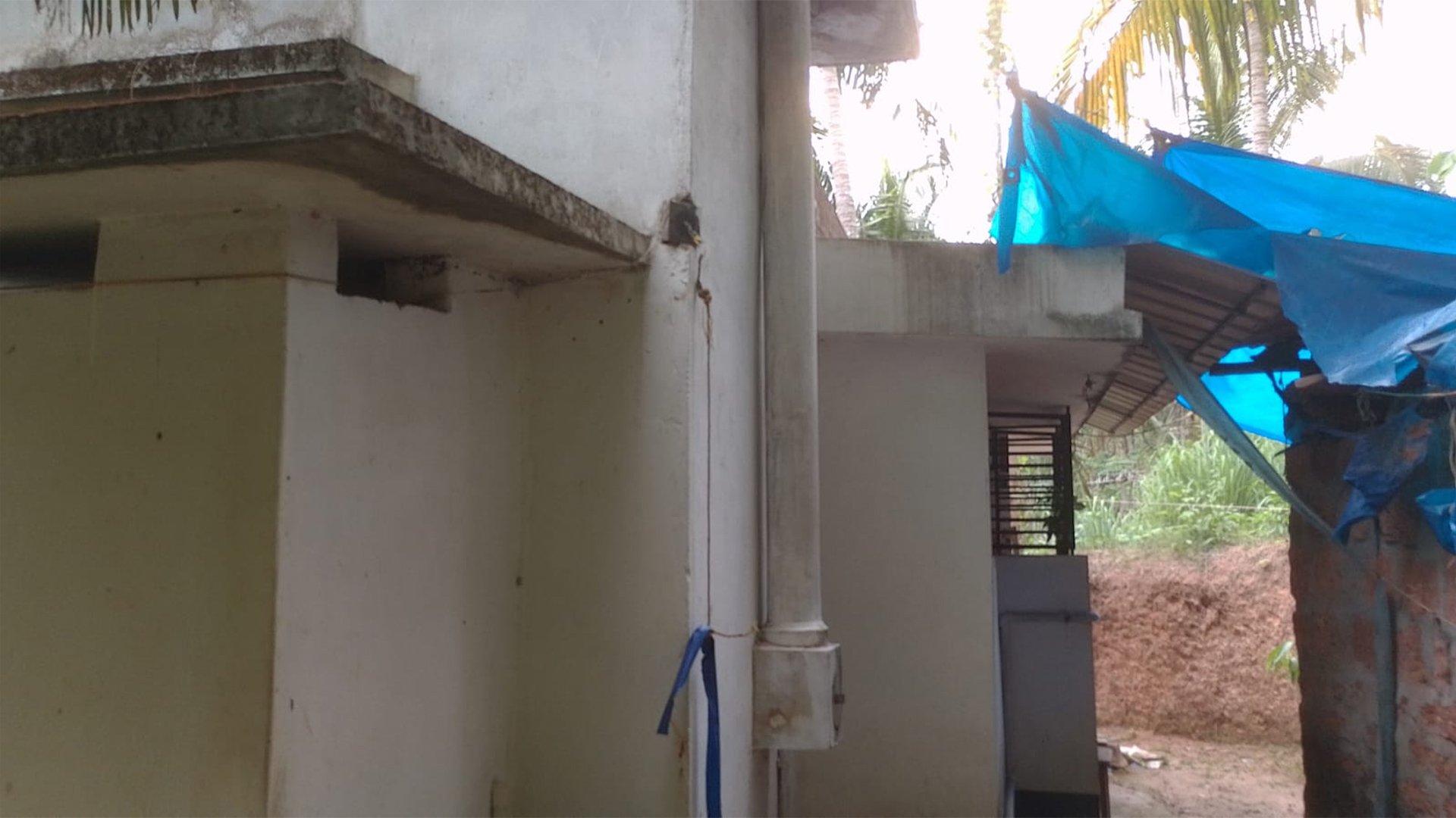 Plot And House At Malal Kadiroor — photo 10