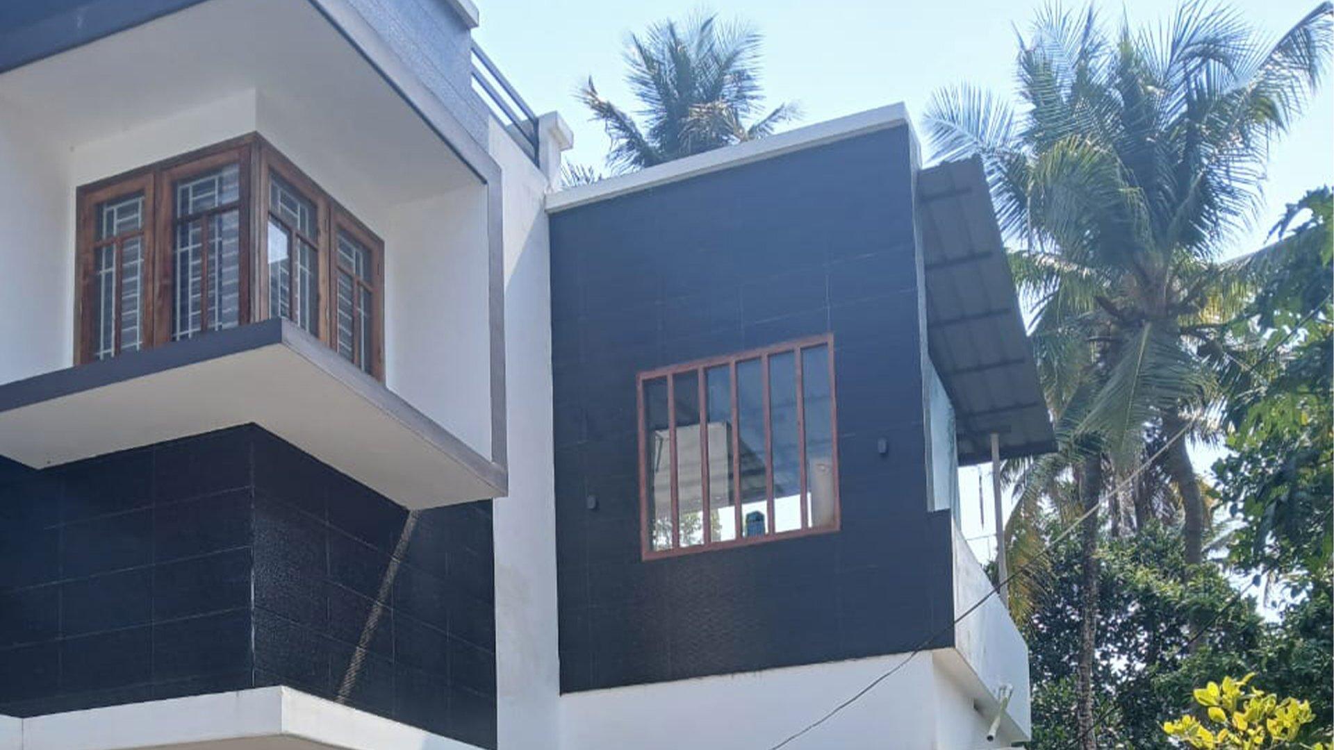 House At Pallikkunnu - Image 3