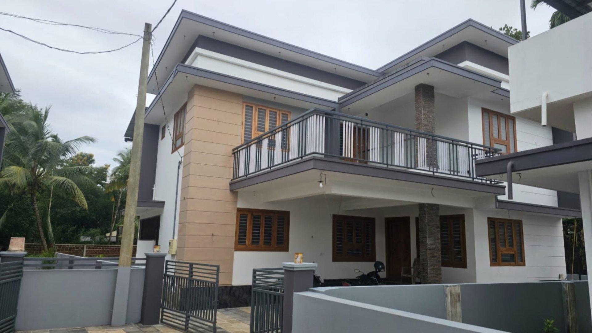 House At Poothappara - Image 3