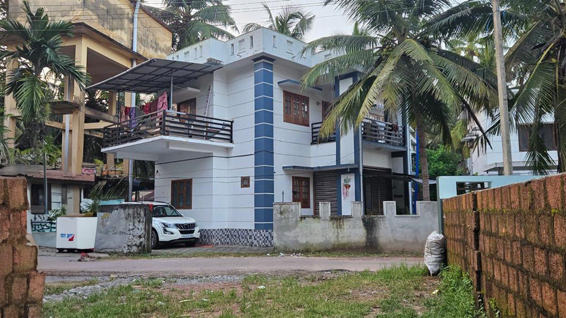 House At Muzhapilangad - Image 4