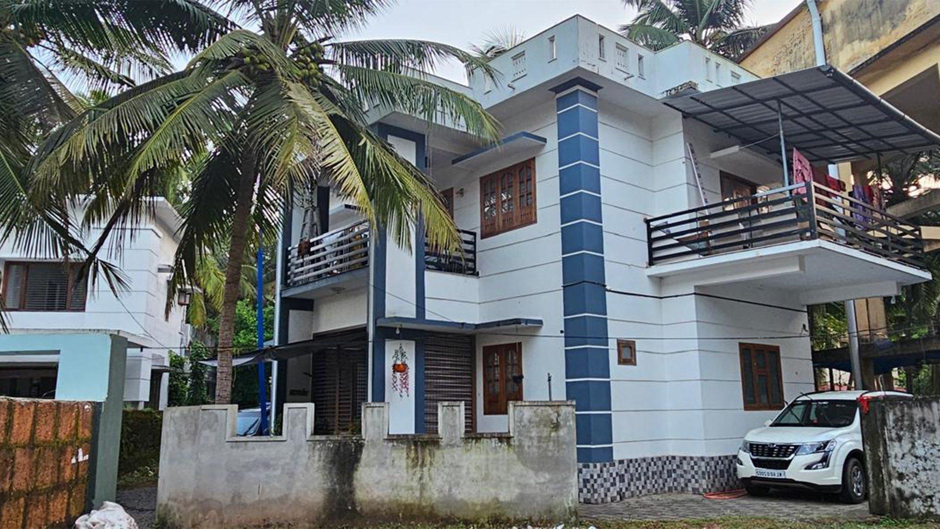 House At Muzhapilangad - Image 5