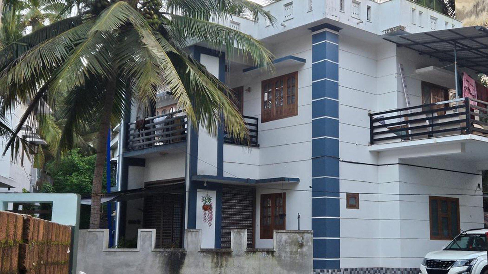 House At Muzhapilangad - Image 6