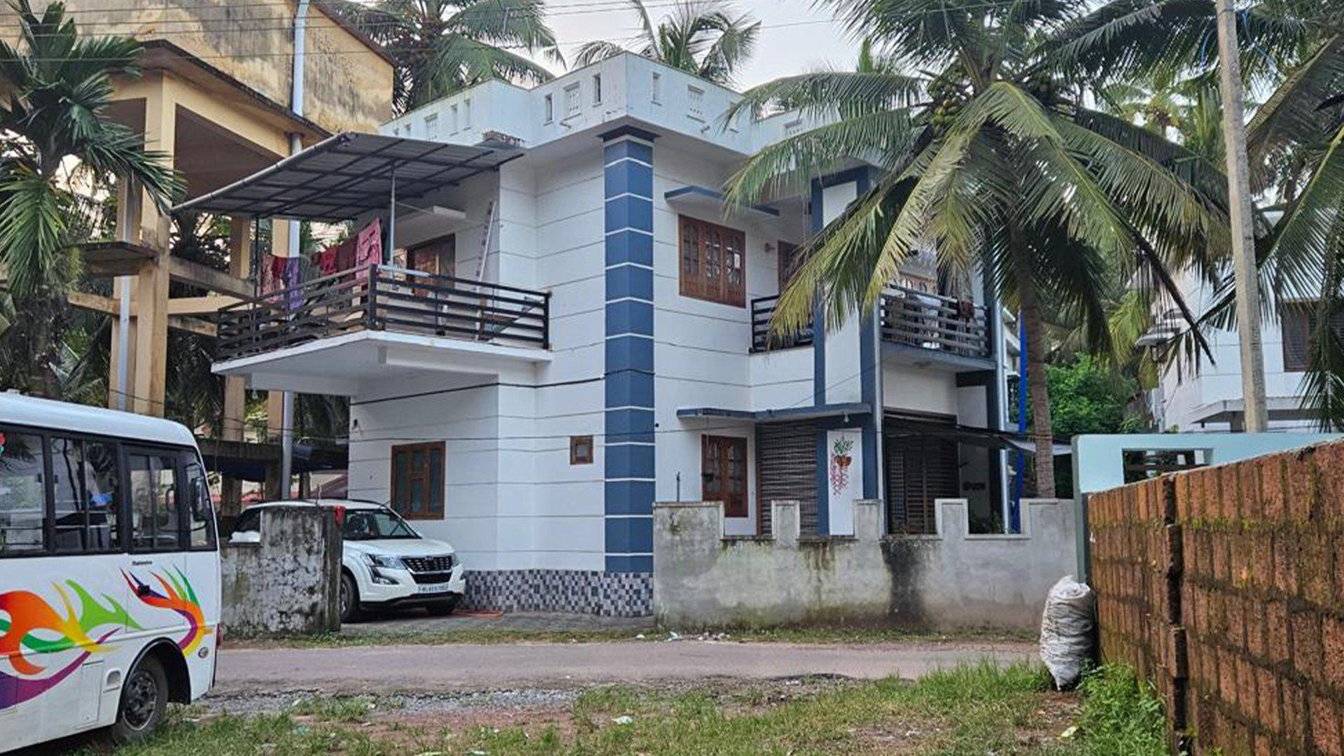 House At Muzhapilangad — photo 7