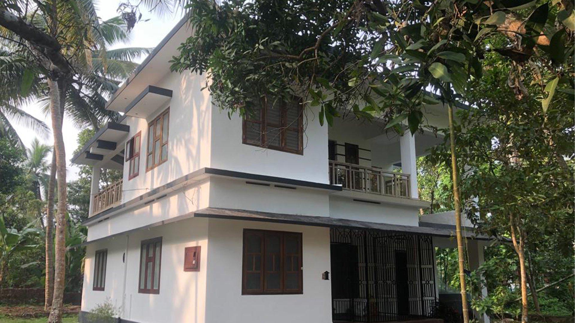 House At Paduvilayi - Image 4