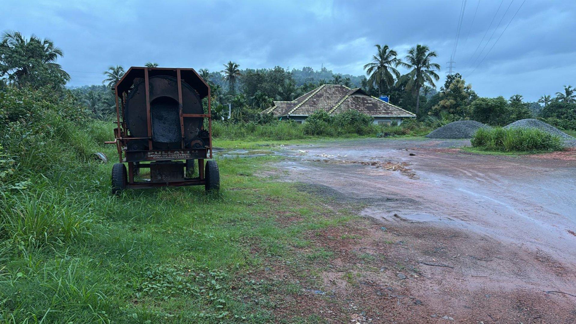 Plot At Kadirur - Image 4