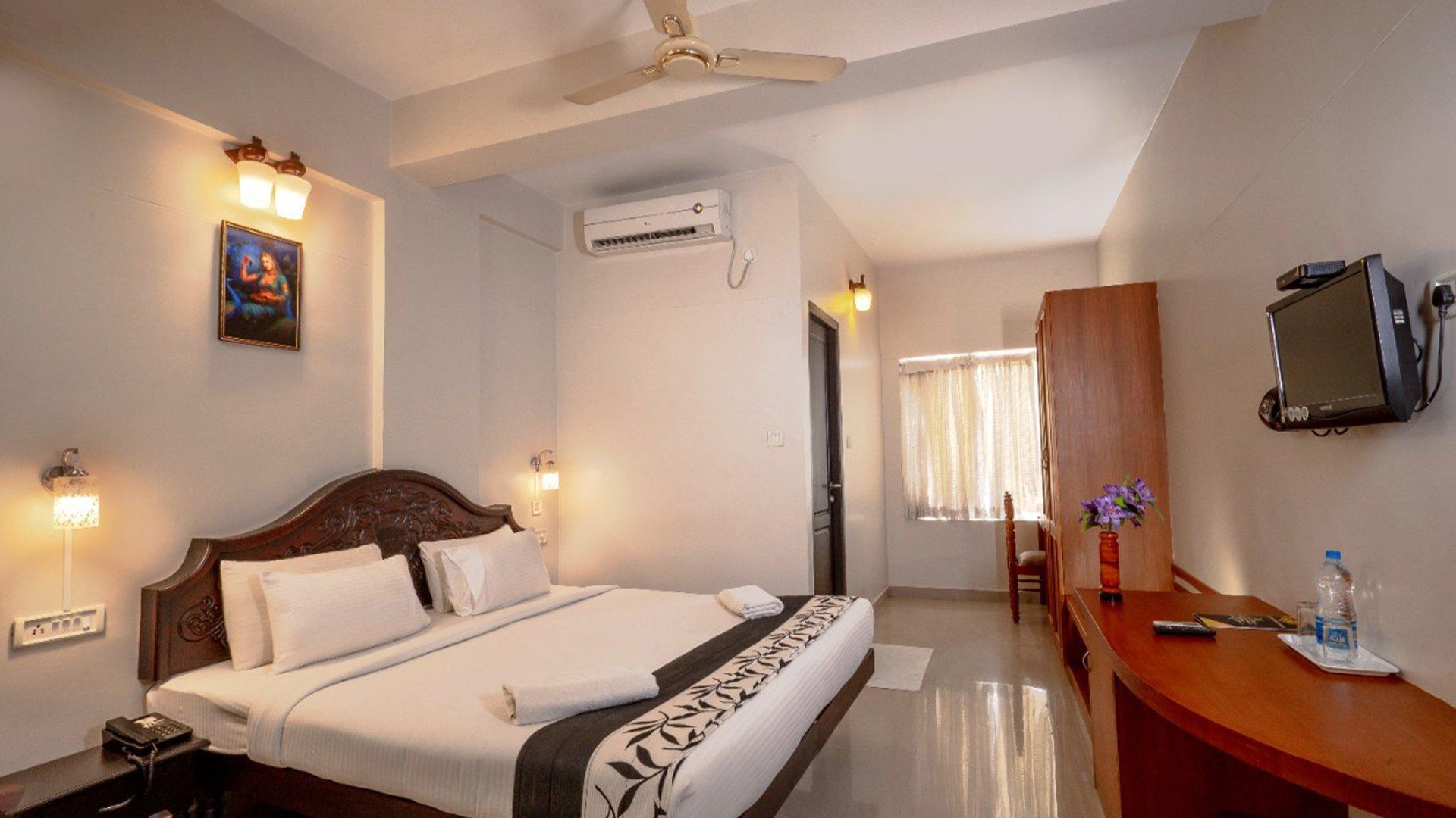 Lake View 3 Star Resort & Bar Hotel - Image 5