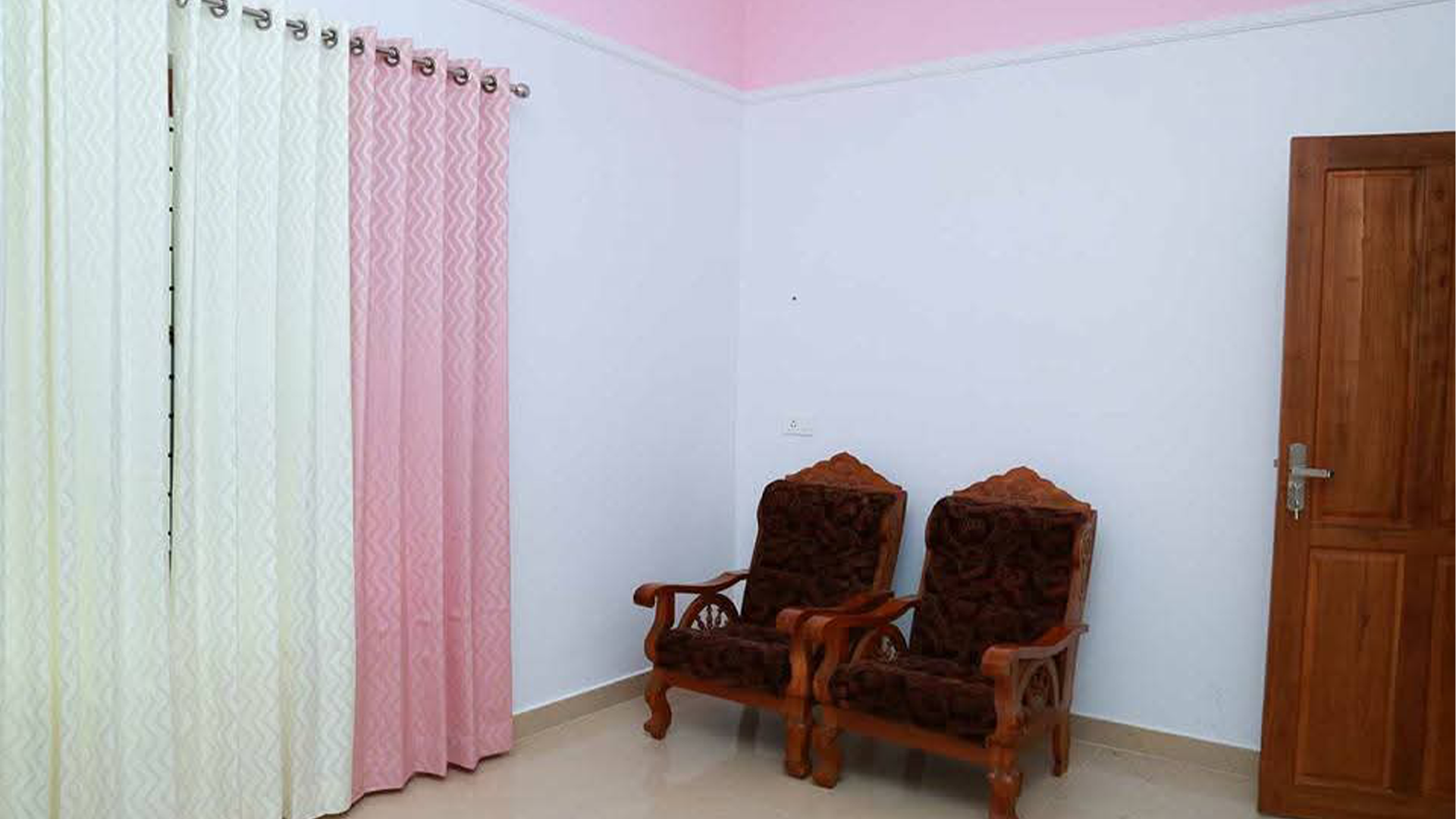 House At Aluva - Image 4