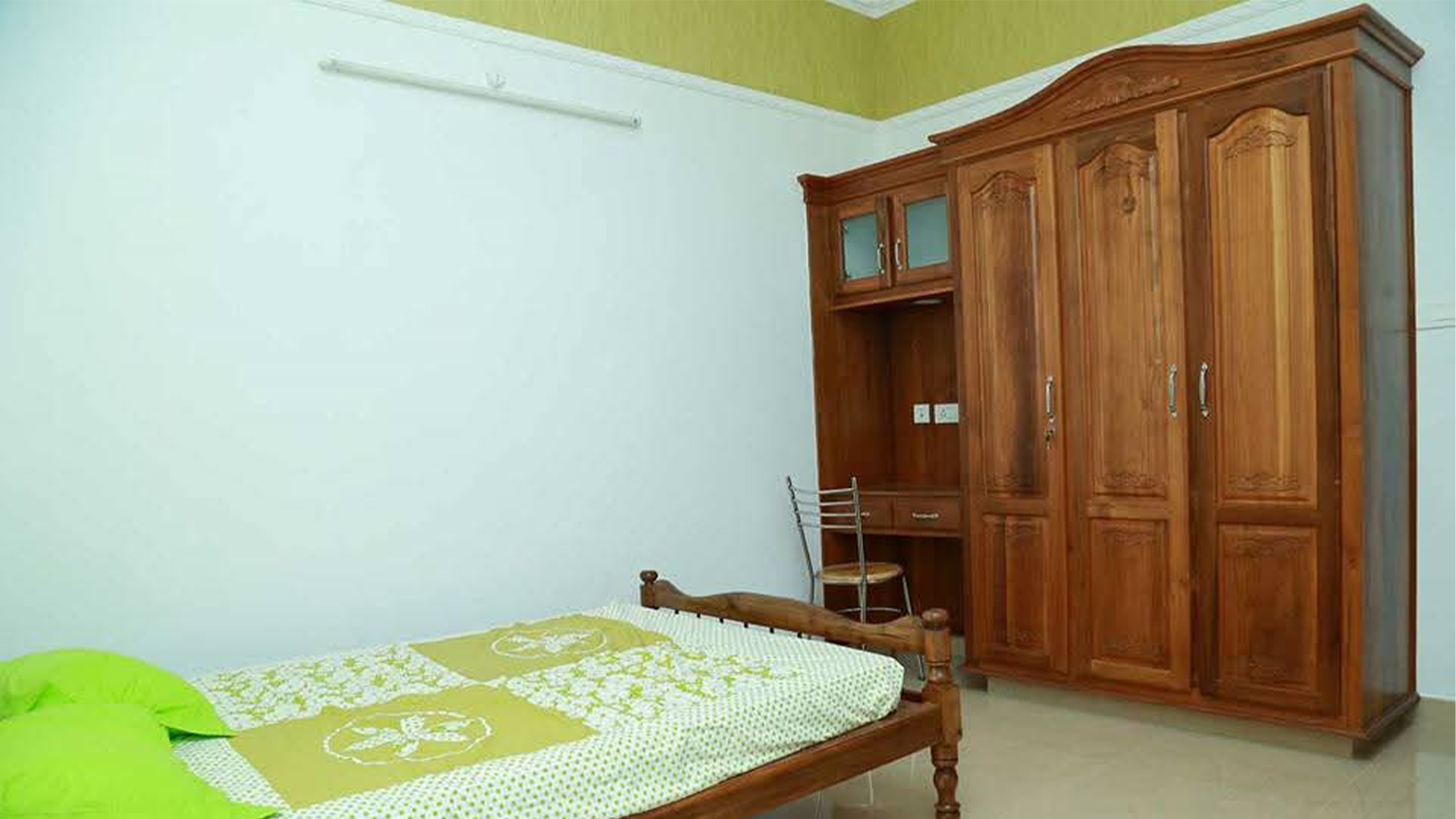 House At Aluva - Image 6