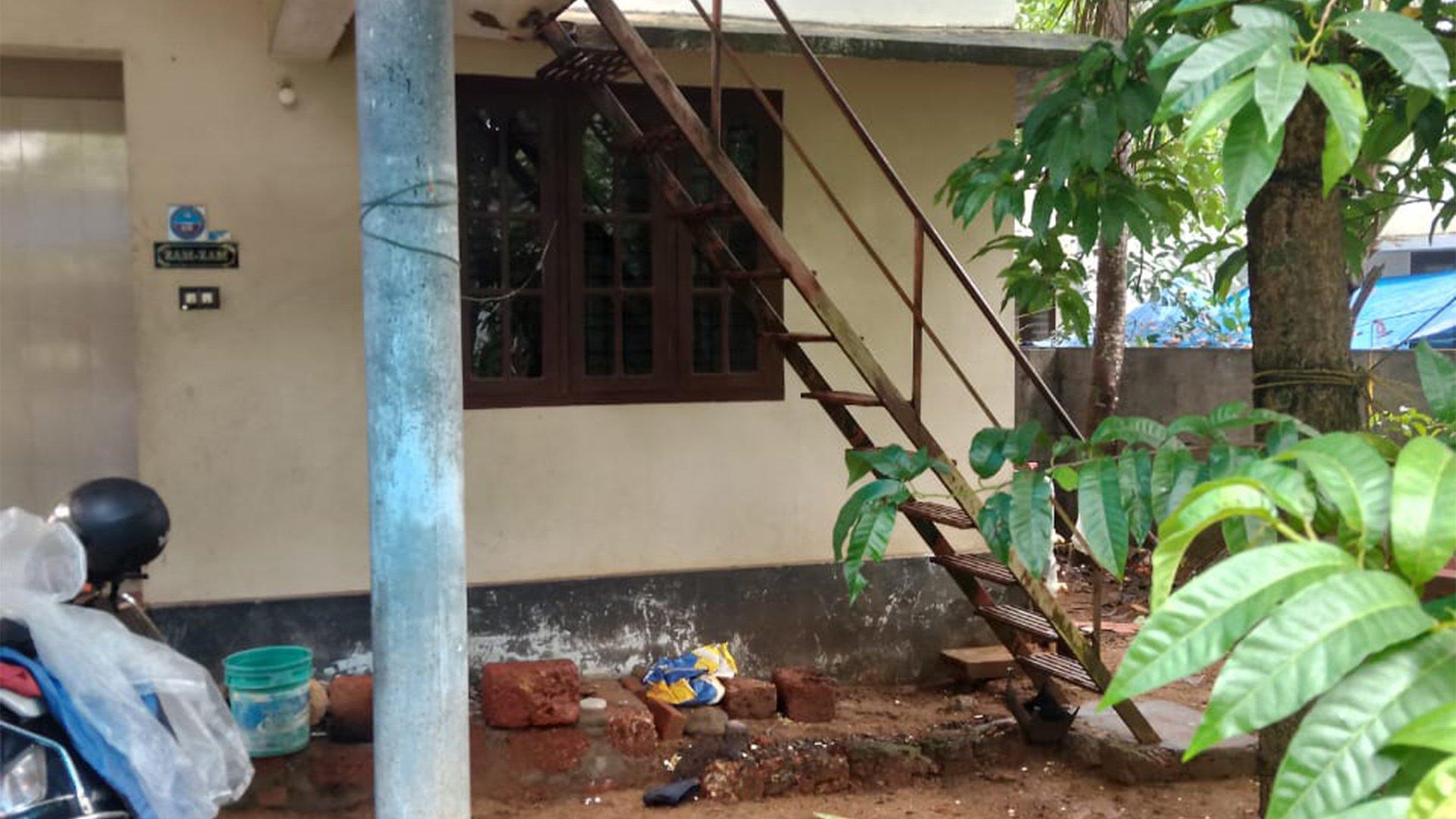 House At Naduvattum - Image 3