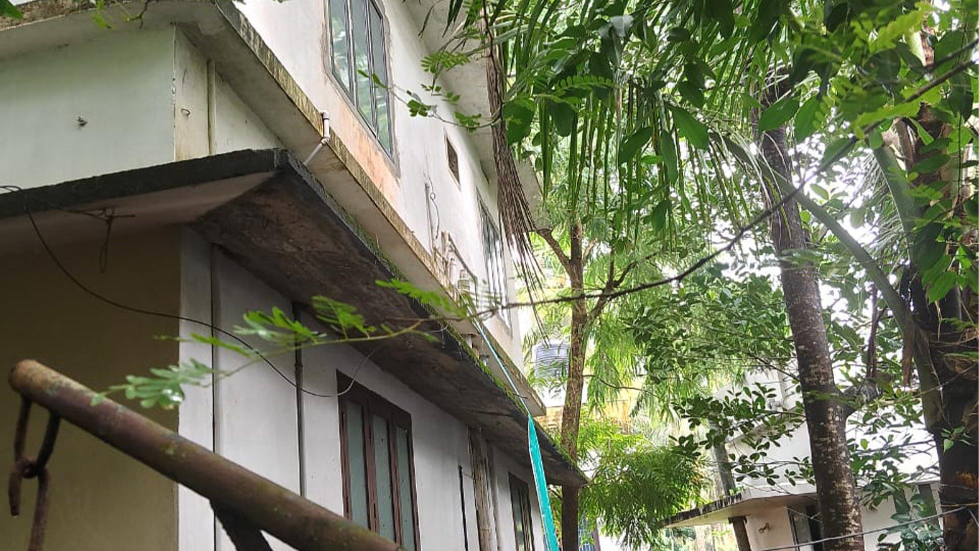 House At Naduvattum - Image 4