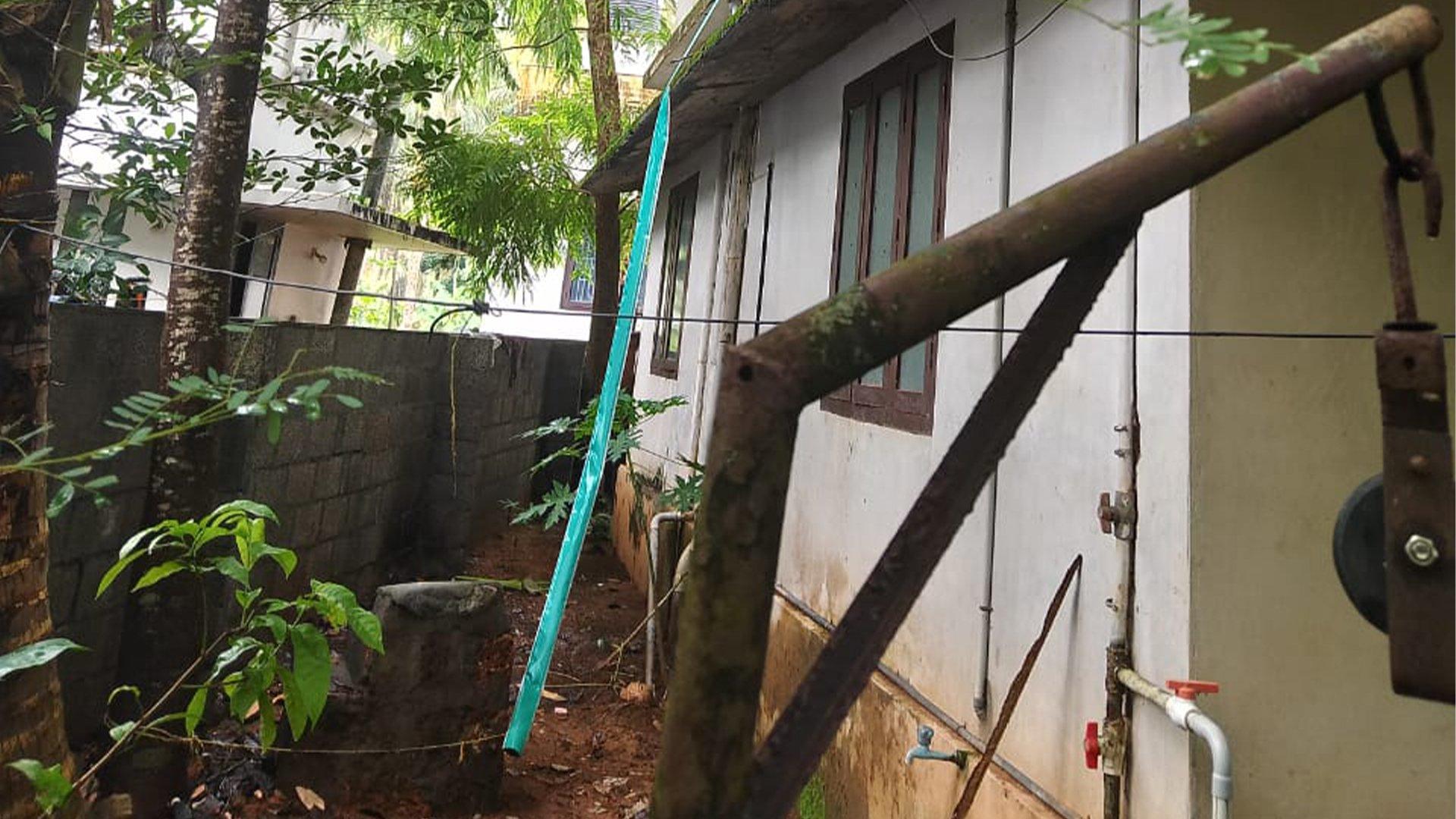 House At Naduvattum - Image 5