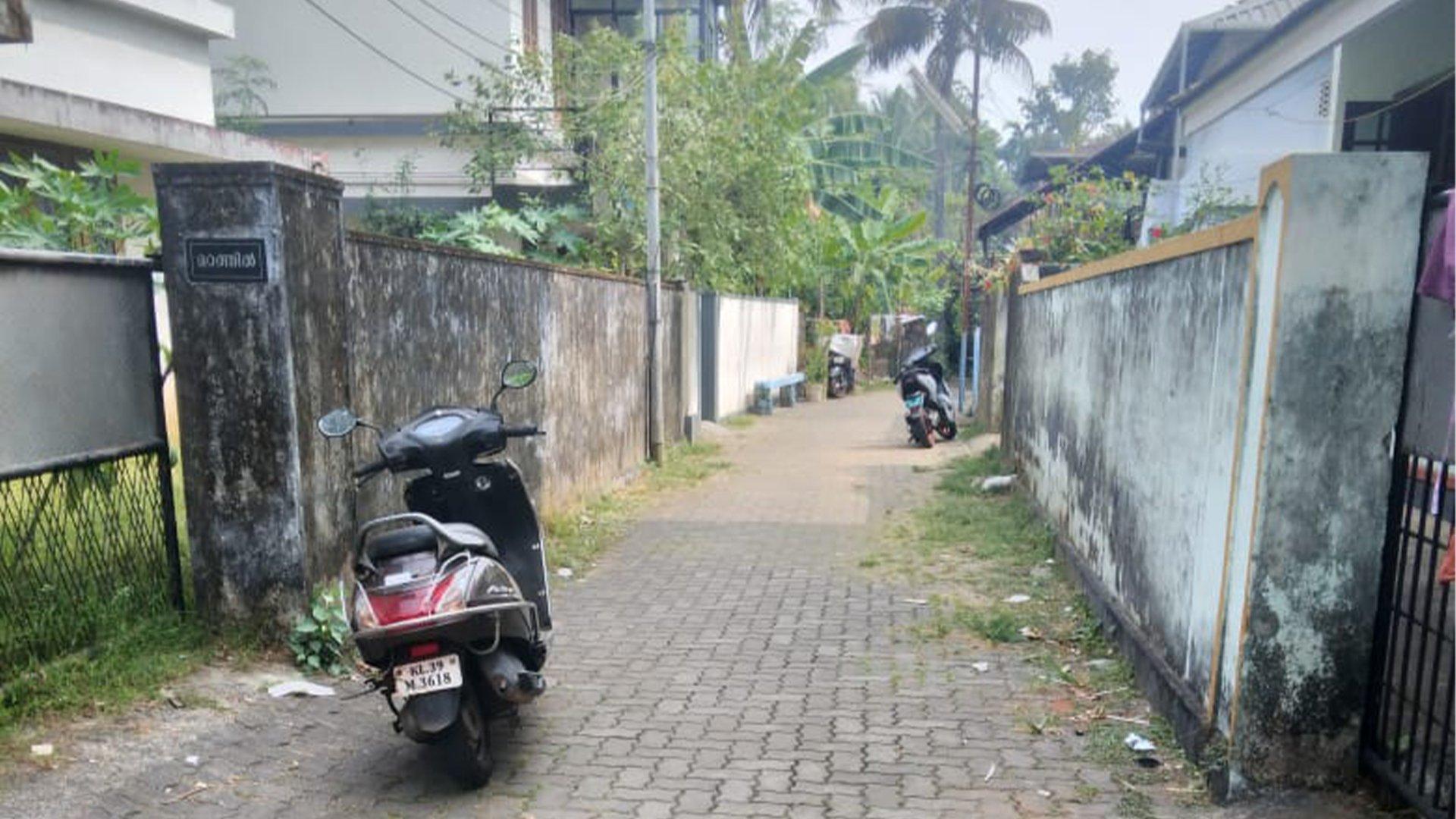 House At Thrippunathra - Image 3