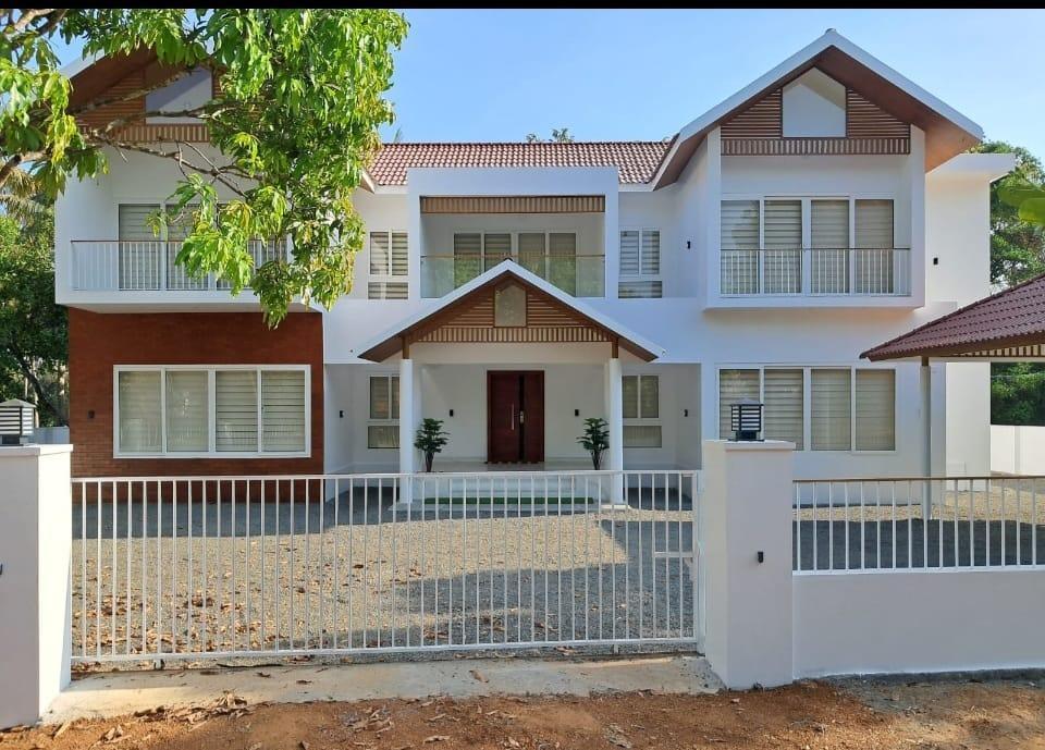 House Near Apollo Adulux ,Angamaly in Angamaly, Karukutty