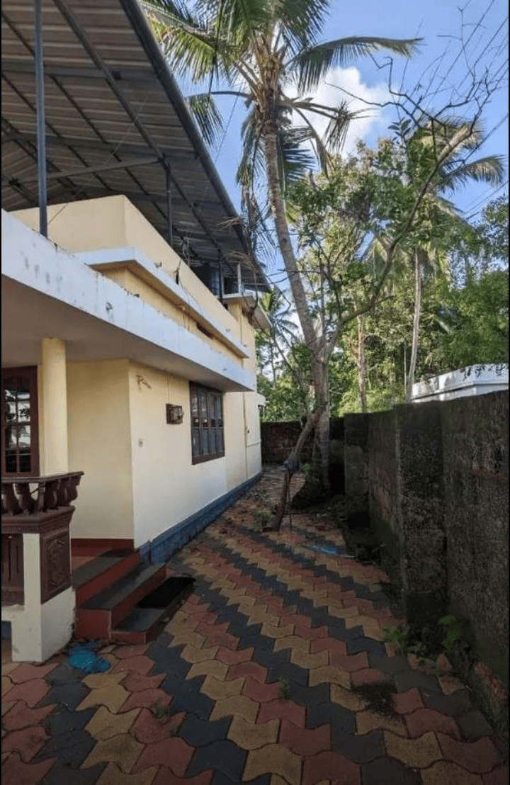 Resale House At Chevayoor — photo 6