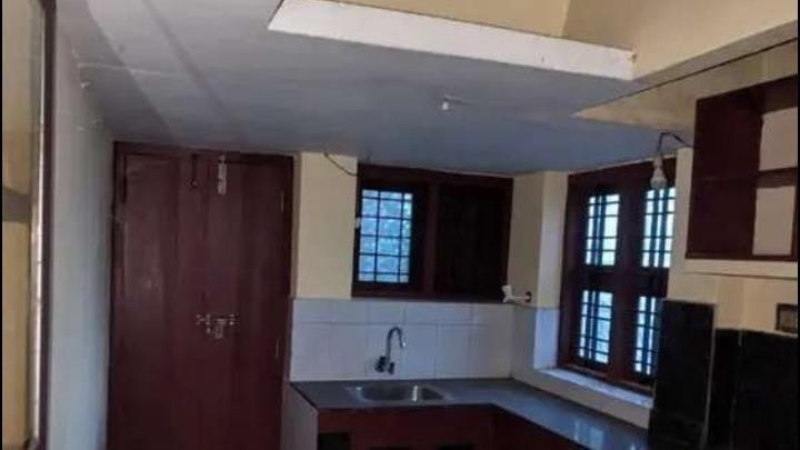 Resale House At Chevayoor — photo 2