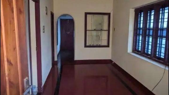 Resale House At Chevayoor — photo 3