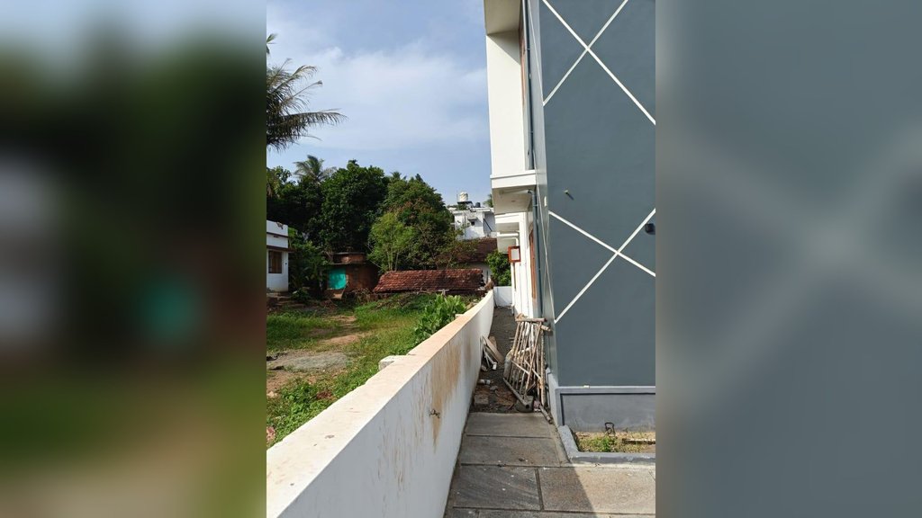Resale House At kakkad — photo 15