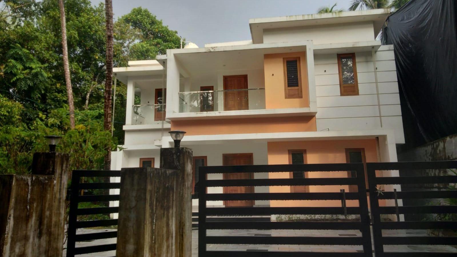 House At Kadirur — photo 1