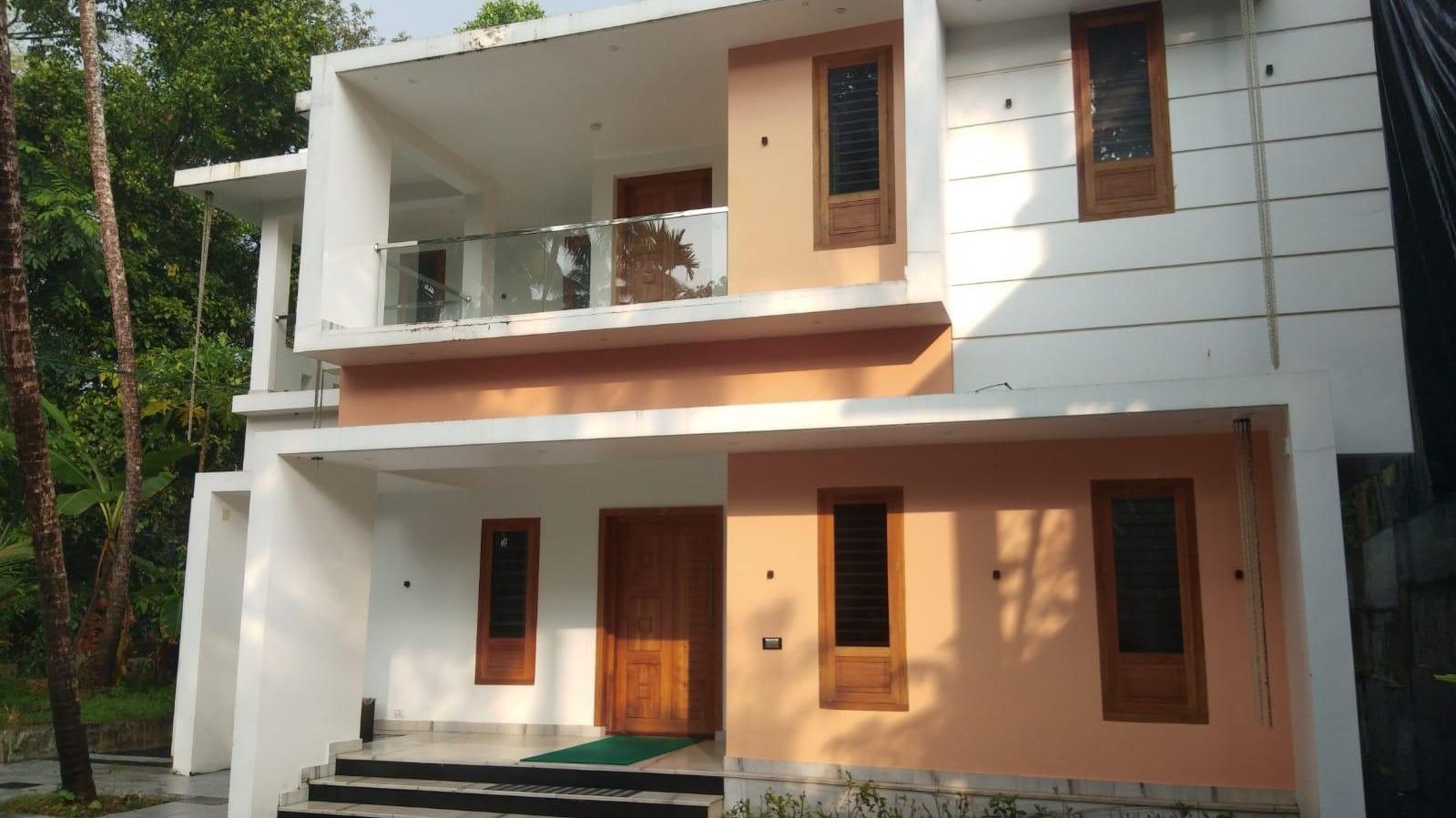 House At Kadirur — photo 10