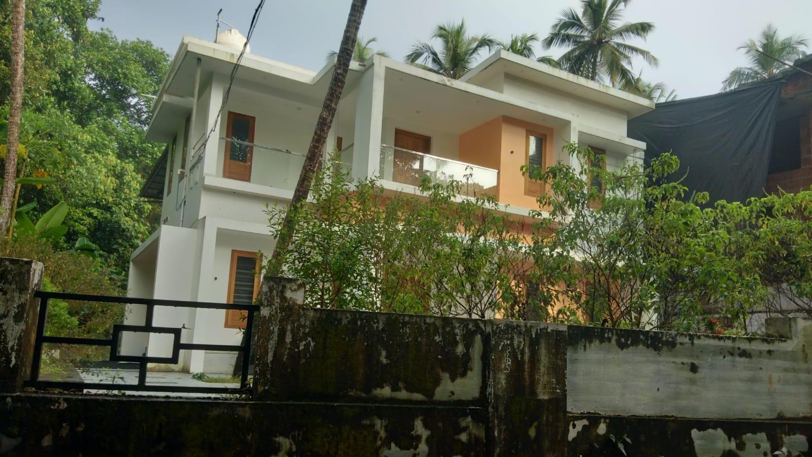House At Kadirur — photo 9