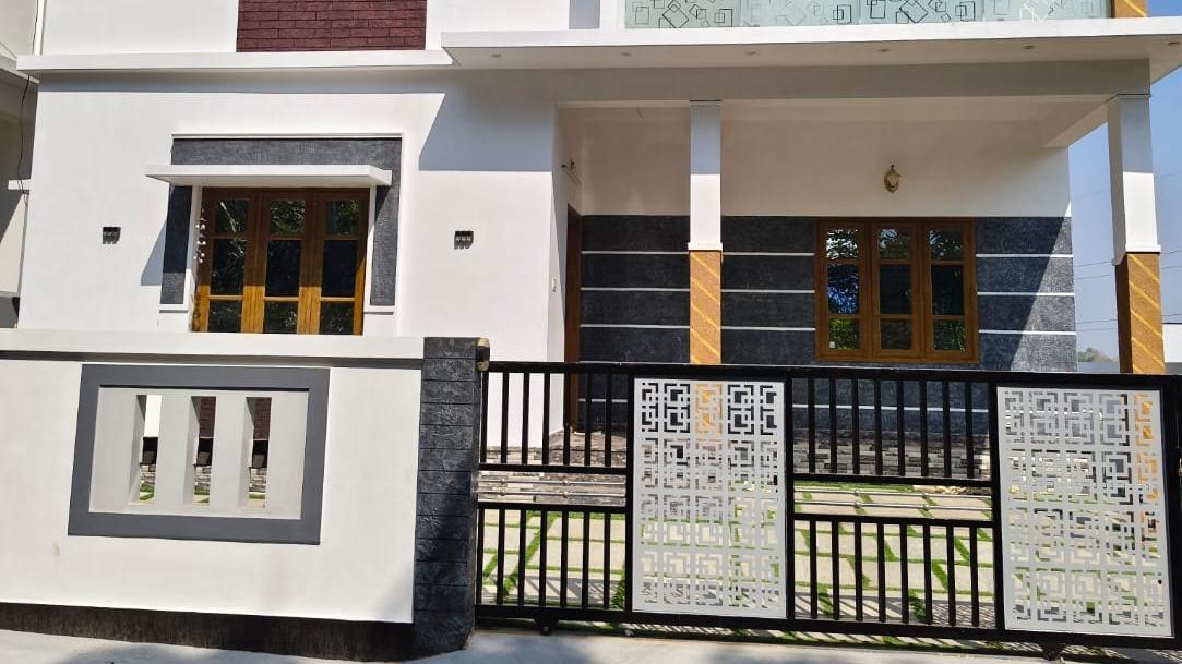 House At Kakkanad — photo 1