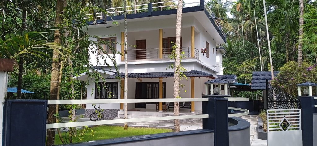 Resale House At Vettummal — photo 1