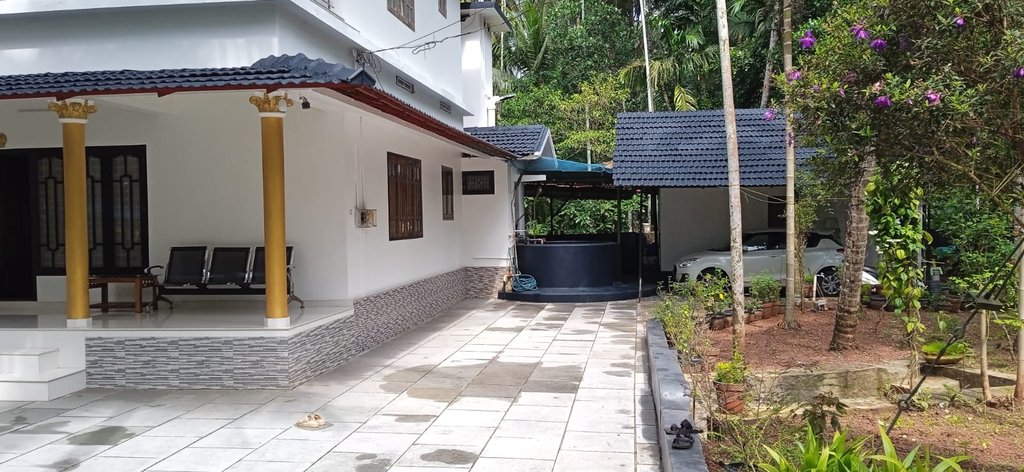 Resale House At Vettummal — photo 5