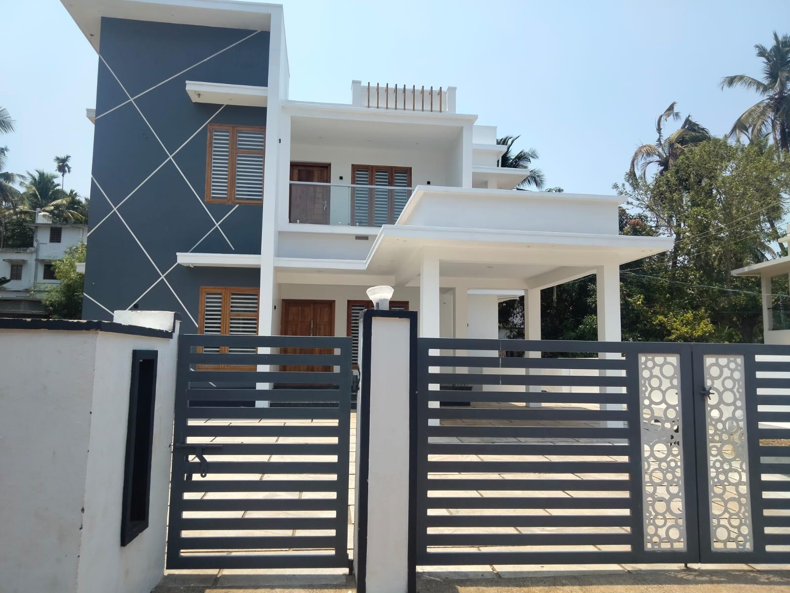 House at Kakkad — photo 1