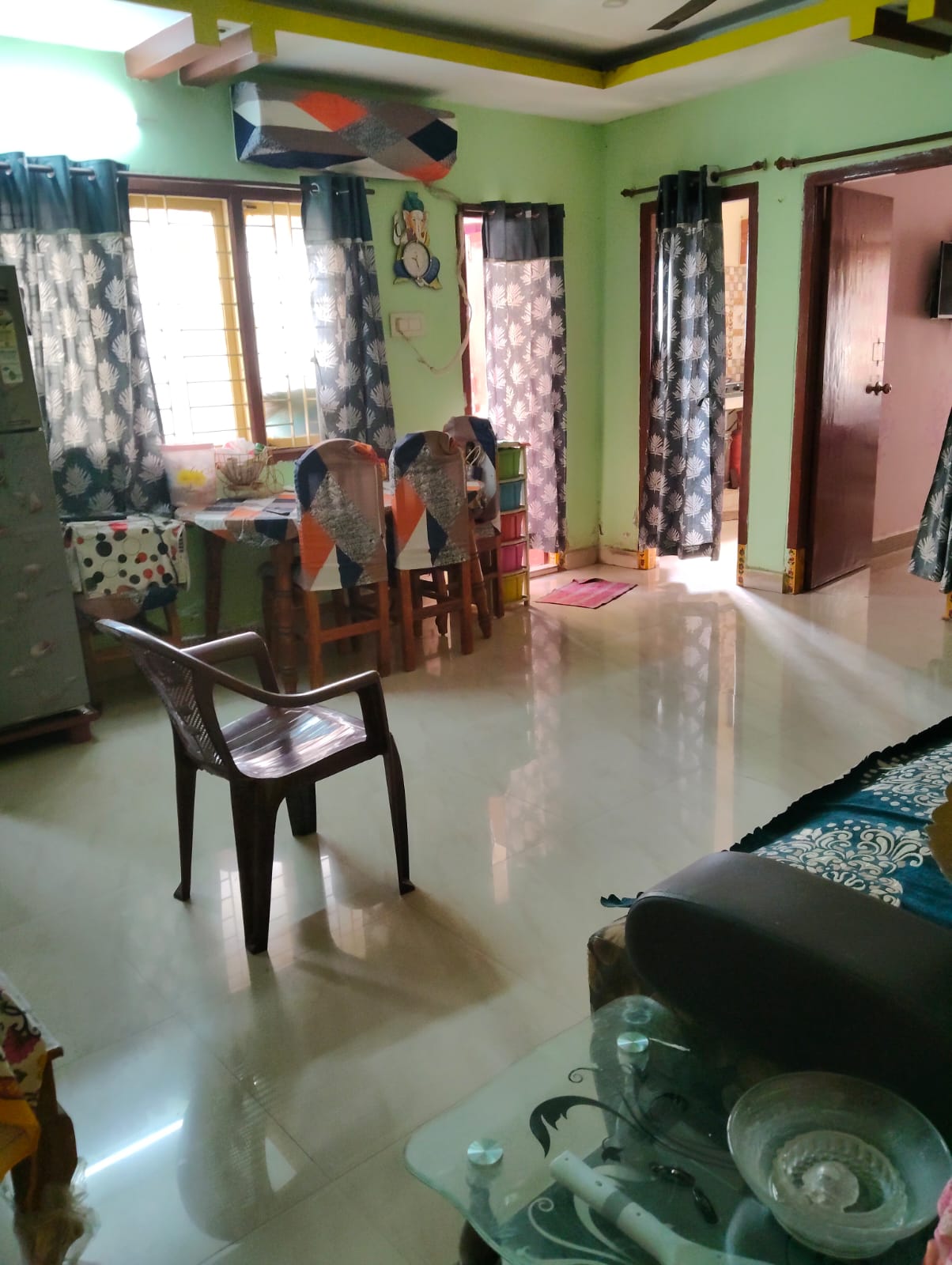 Apartment in 80 Feet Road — photo 2