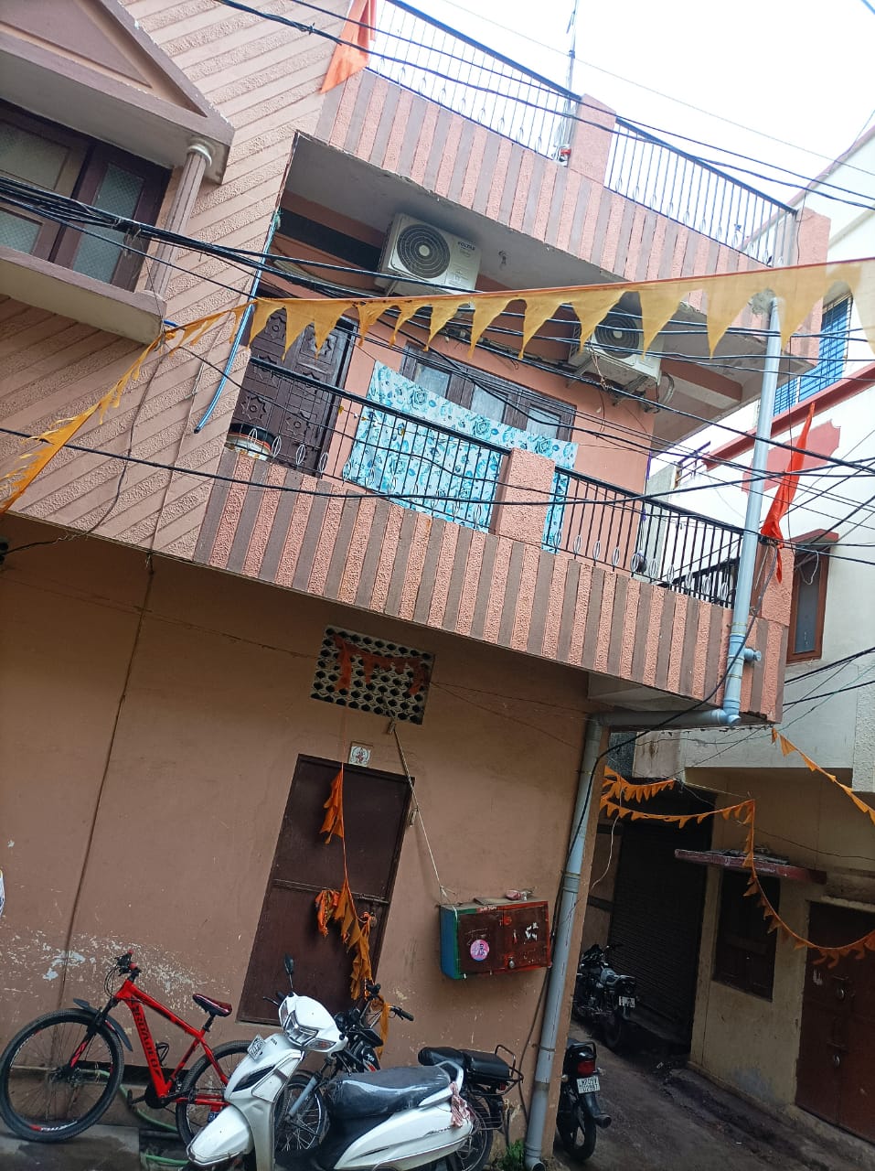 House — photo 2