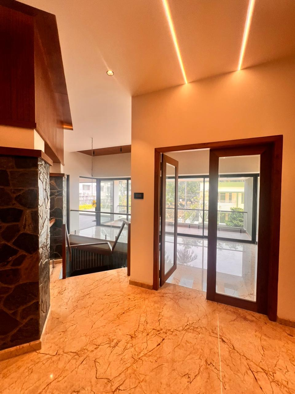 Resale Luxuary House At Eranhipaalam — photo 5